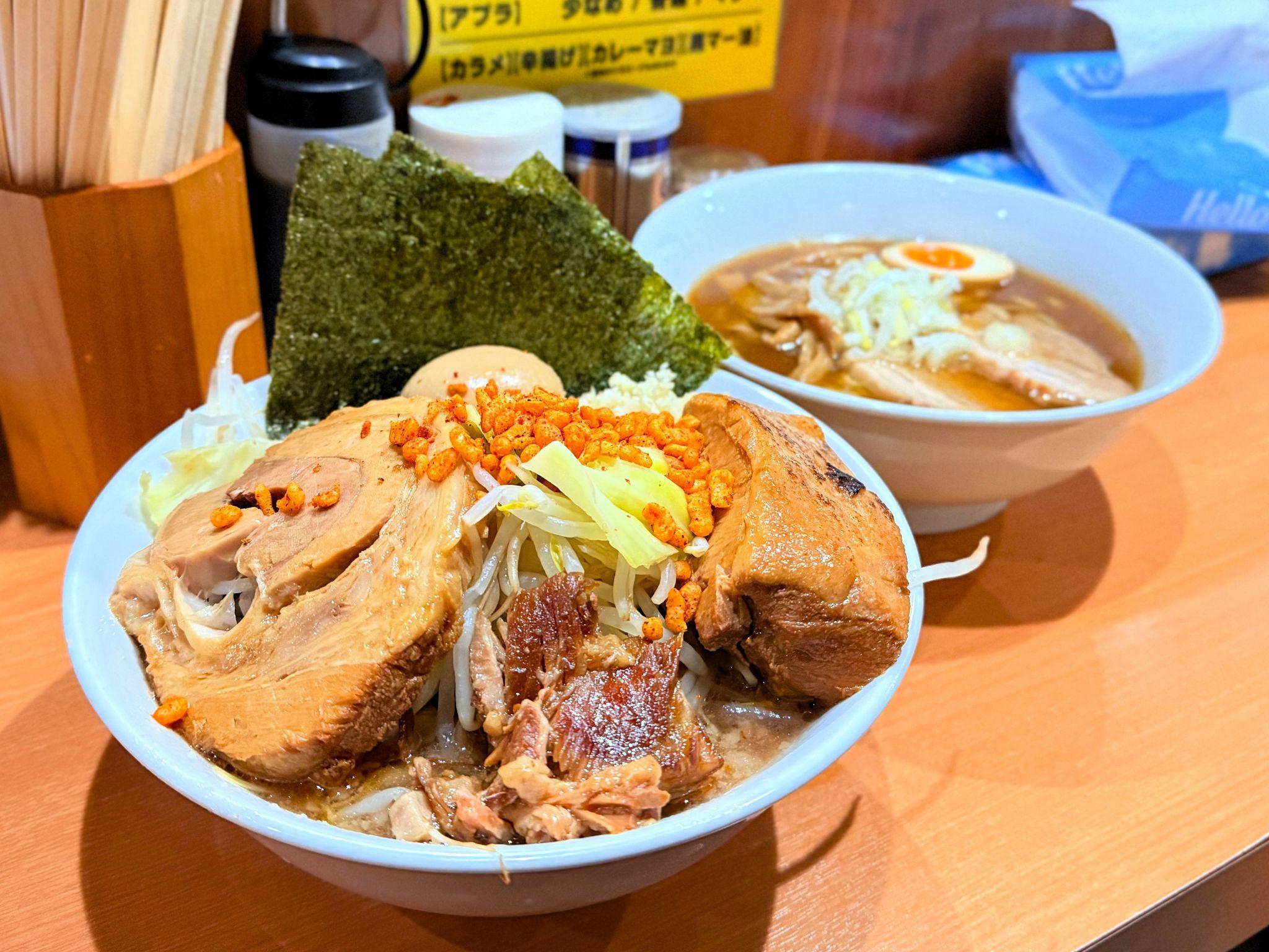 らーめん 忍者_「忍者らーめん」と「中華そば」