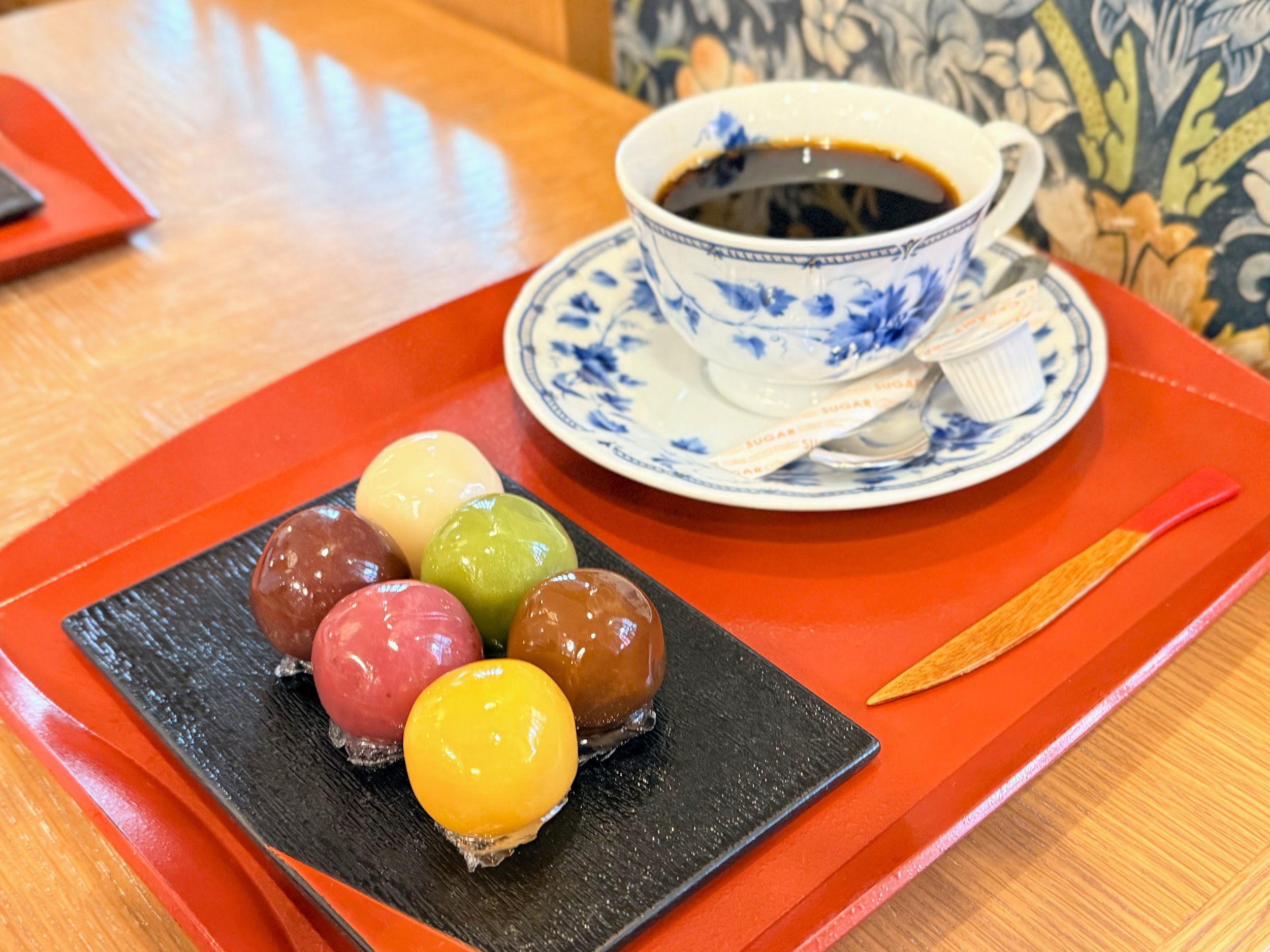 舟和 本店_あんこ玉とコーヒー