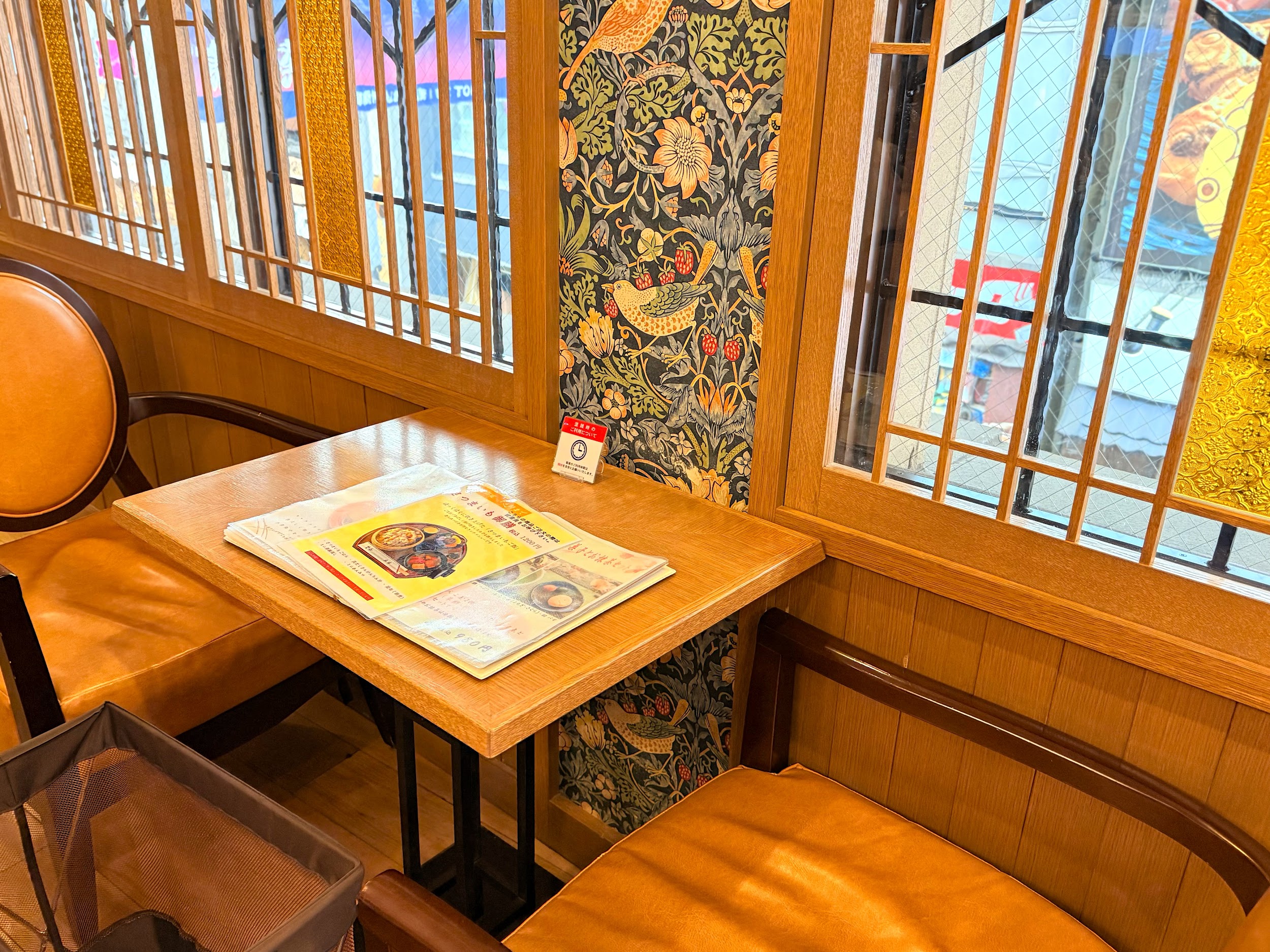 舟和 本店_テーブル席