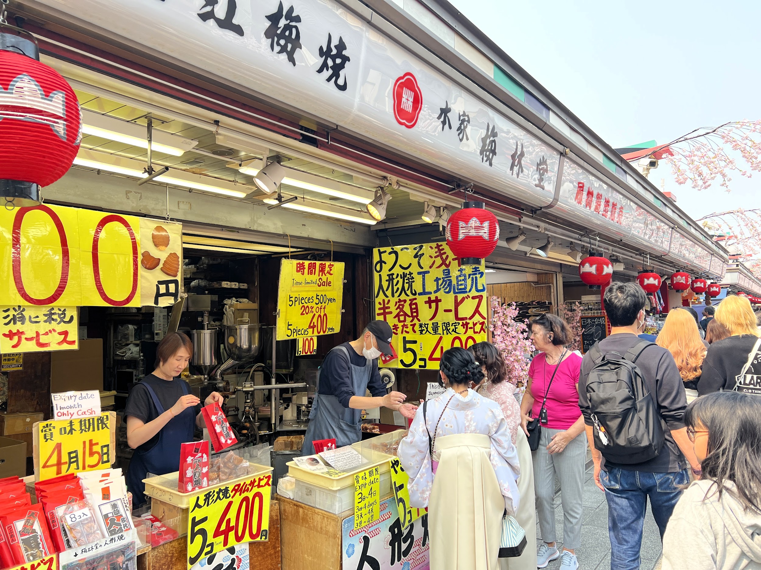 仲見世商店街_種類豊富な浅草グルメ