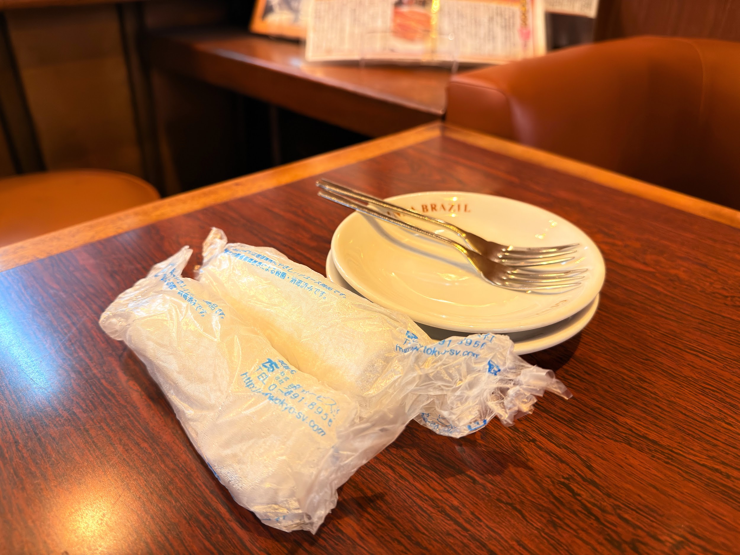 銀座ブラジル 浅草支店_お皿とおしぼり