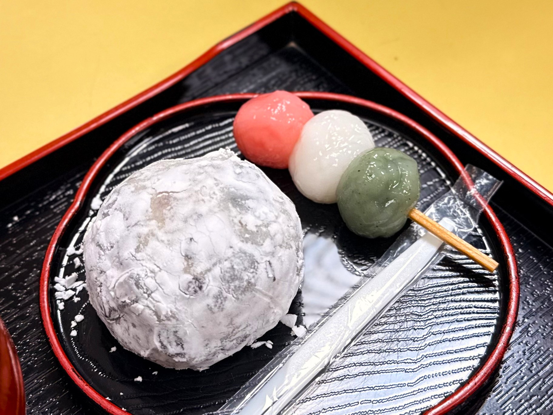 梅園 浅草本店_和菓子と3色白玉
