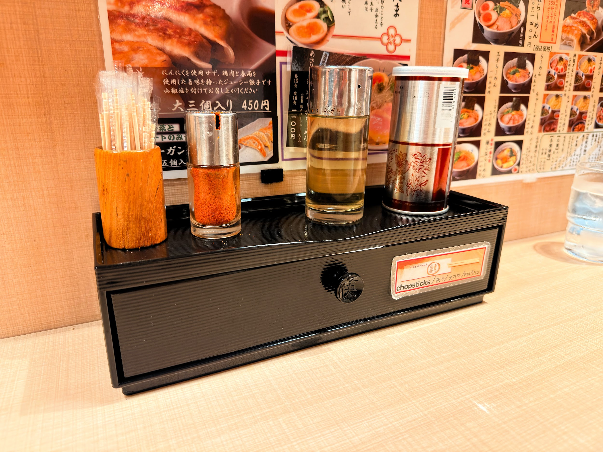 浅草名代らーめん与ろゐ屋_卓上調味料