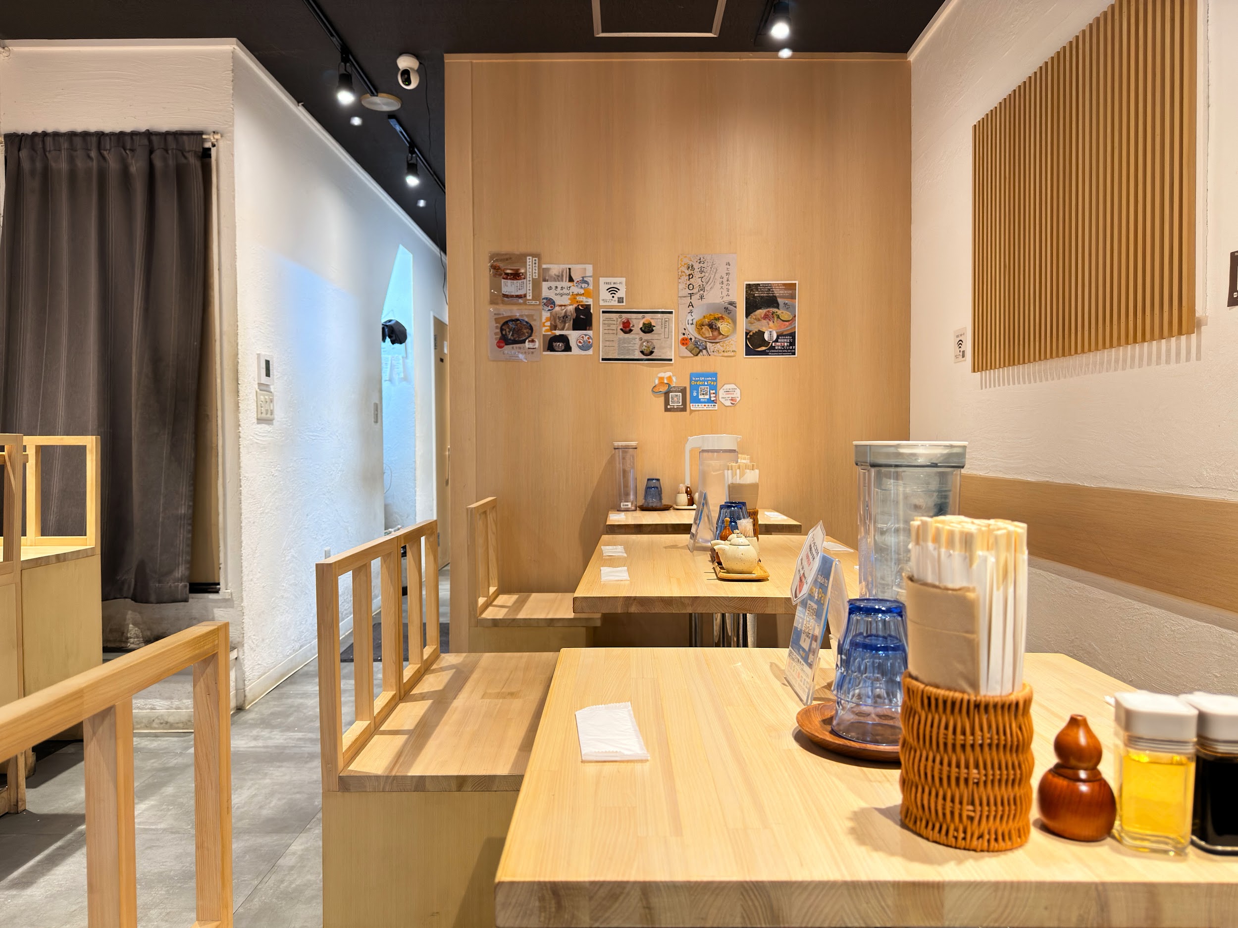 東京 鶏白湯ラーメン ゆきかげ 浅草本店_テーブル席