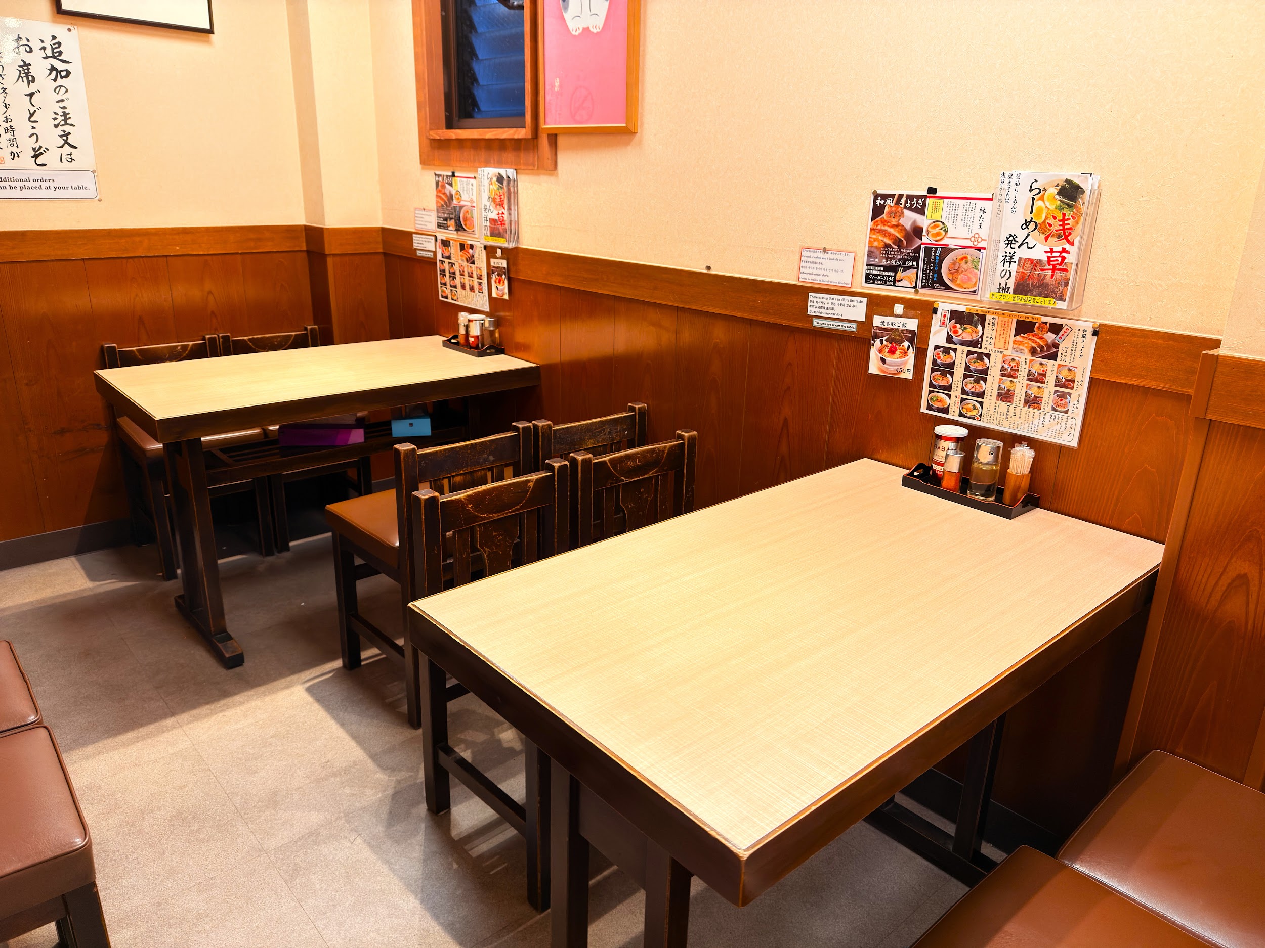 浅草名代らーめん与ろゐ屋_テーブル席