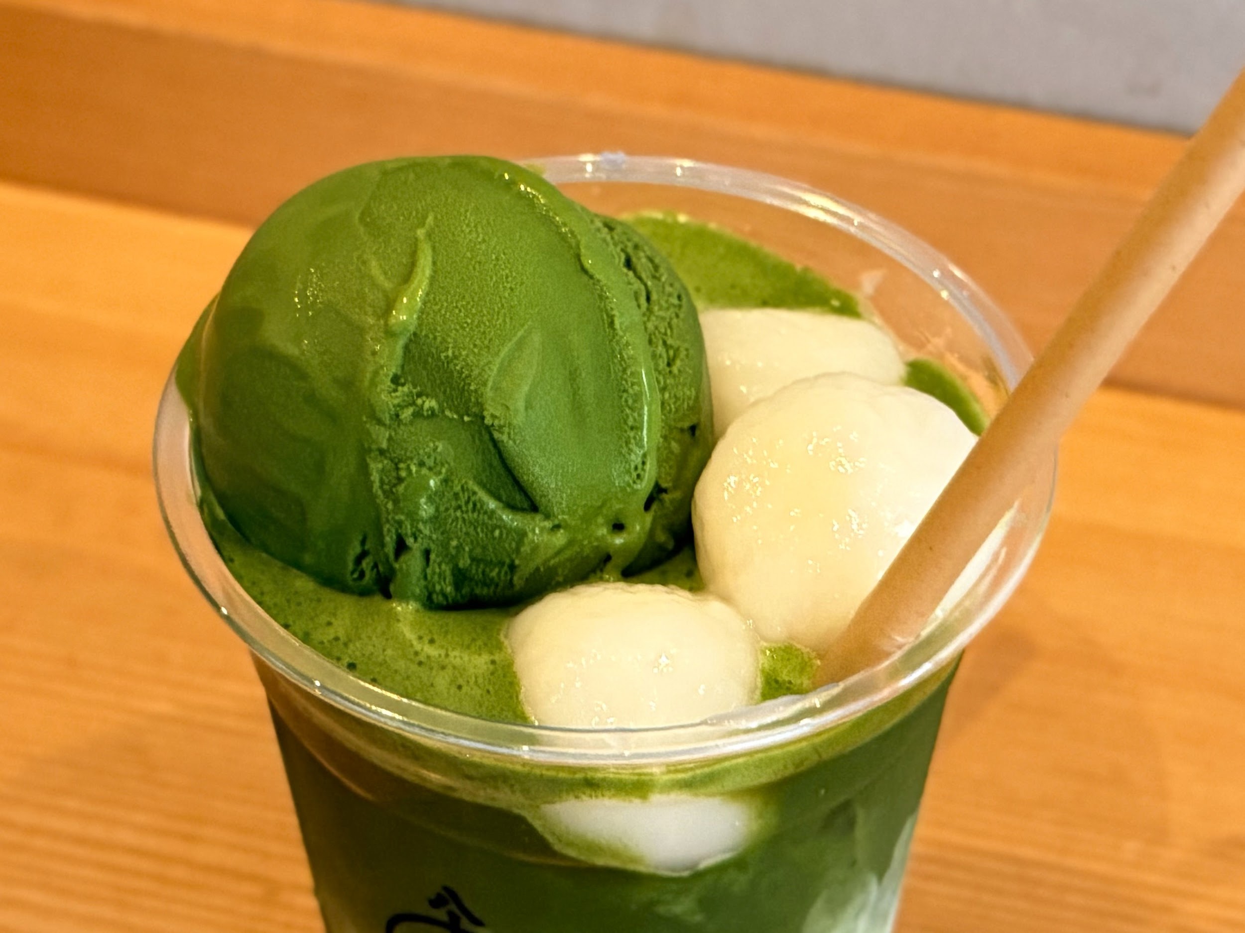 八十八 浅草_「抹茶ラテ 壱」に抹茶アイスクリームと白玉をトッピング