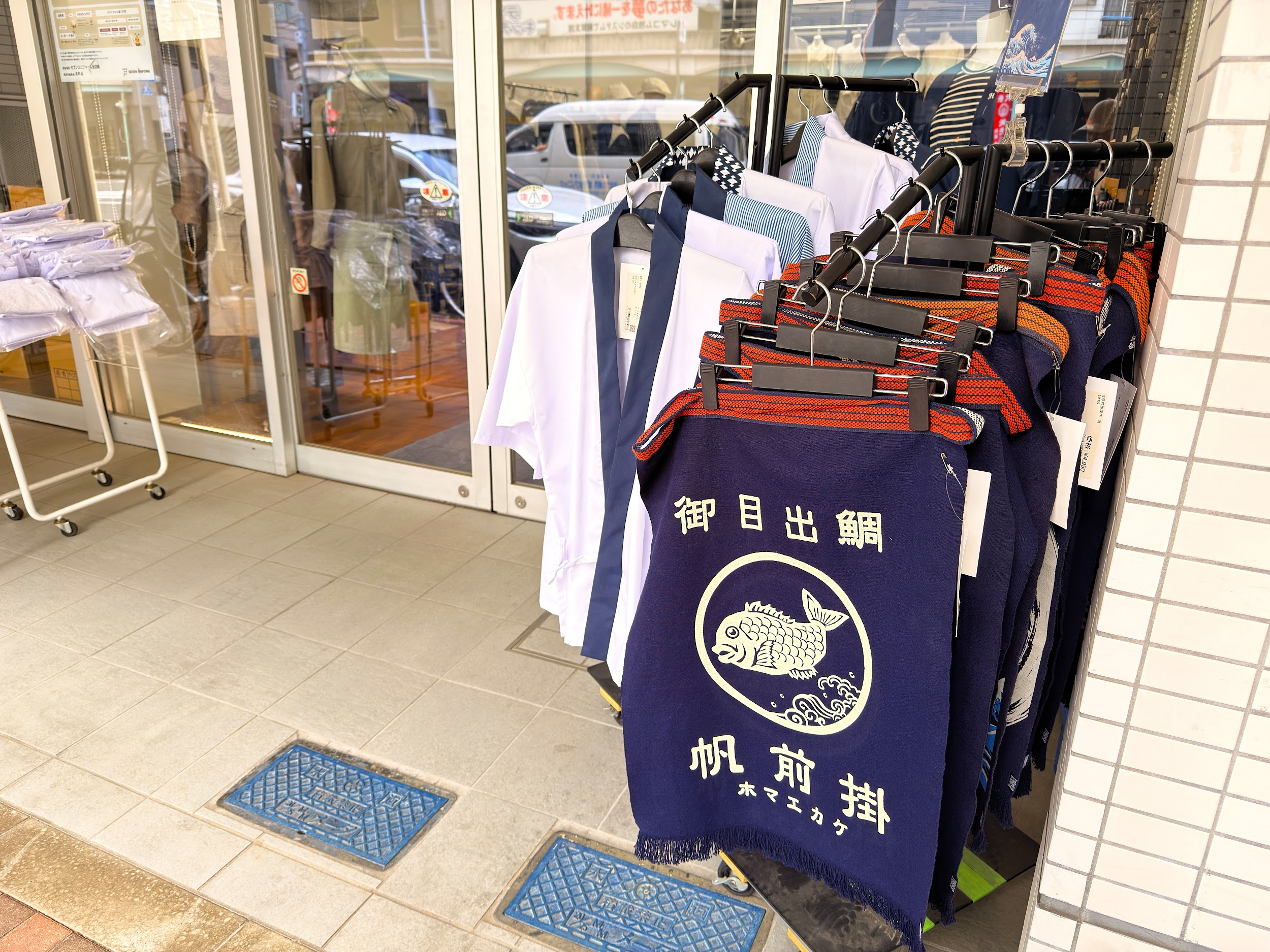かっぱ橋道具街_ユニフォームやエプロンの専門店