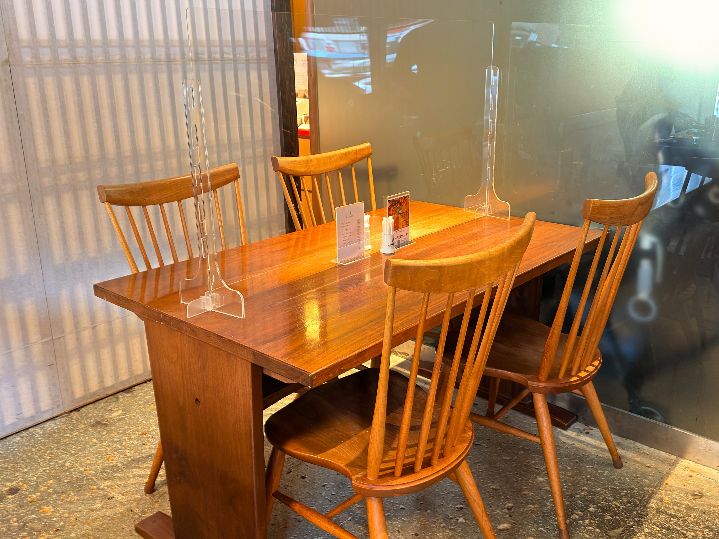 浅草むぎとろ 本店_4人掛けテーブル席