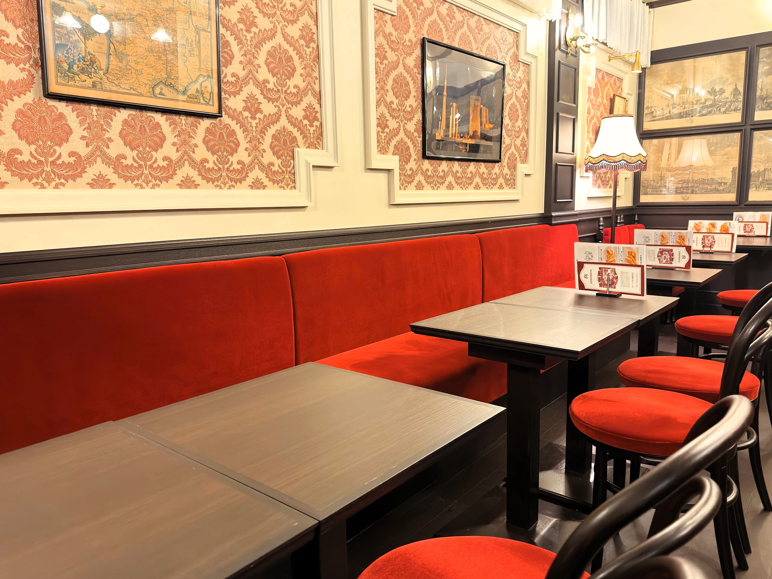 ローヤル珈琲店 本店_テーブル席