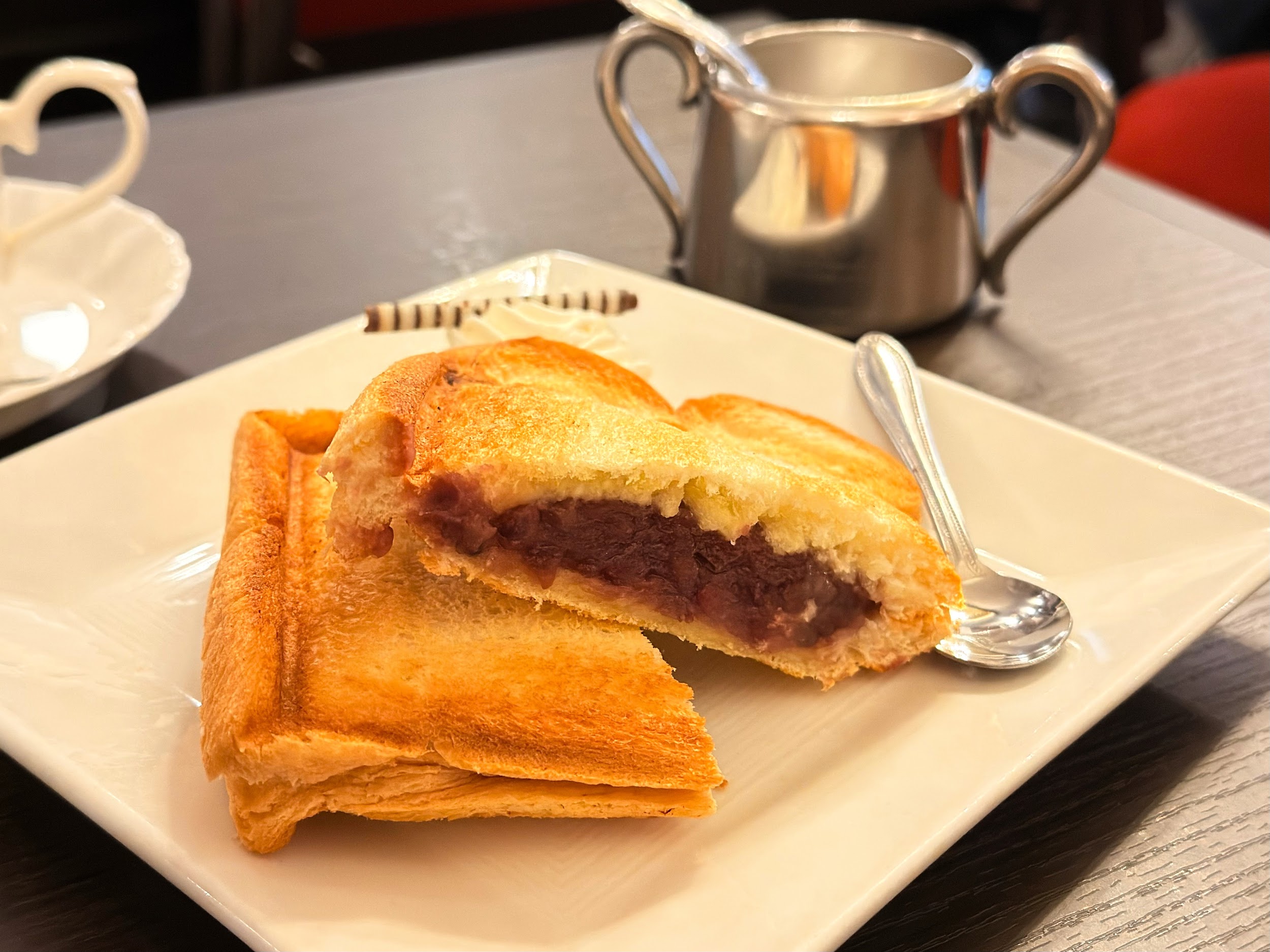 ローヤル珈琲店 本店_あずきバター(ホイップクリーム付)