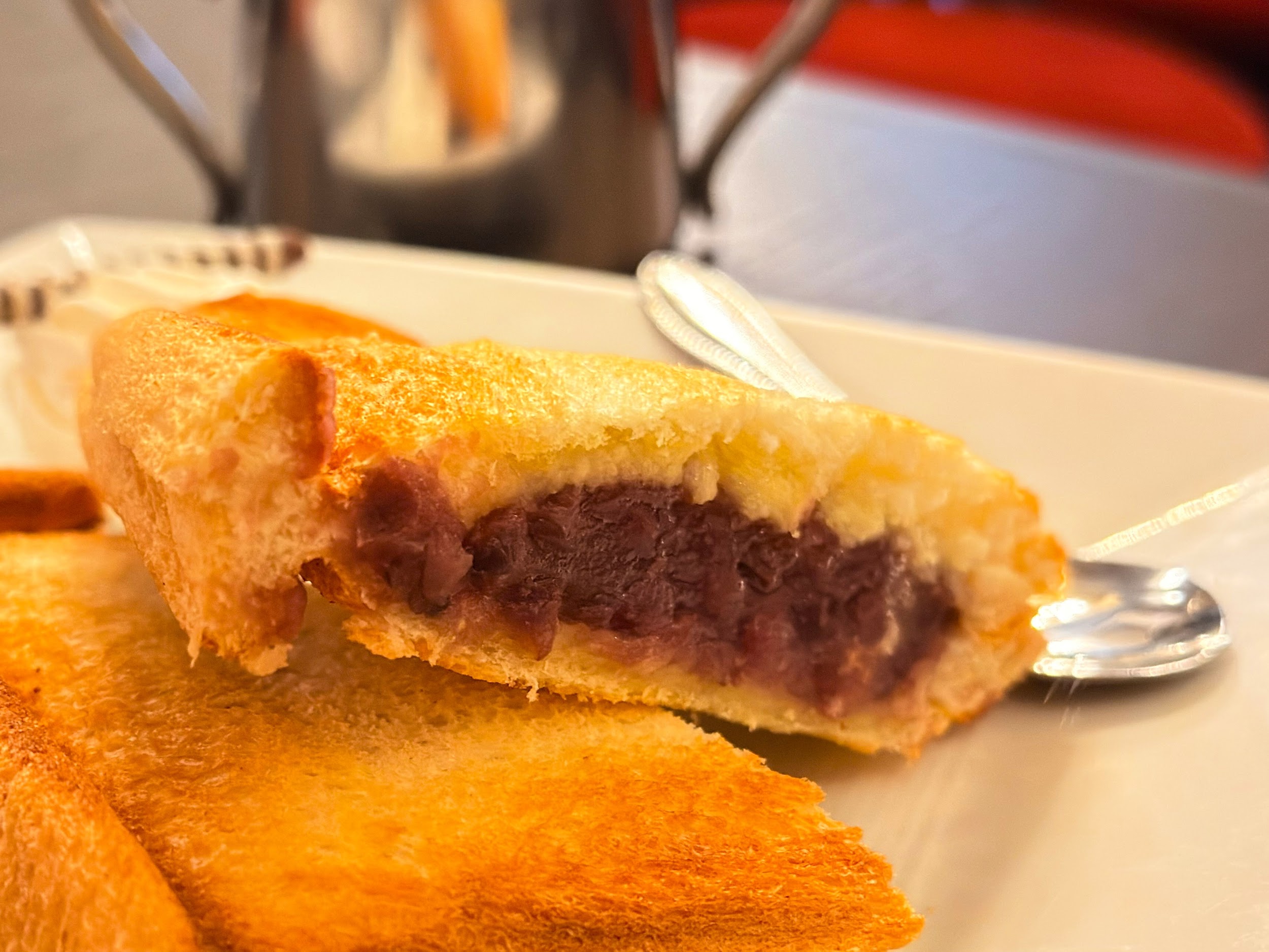 ローヤル珈琲店 本店_あずきバター(ホイップクリーム付)