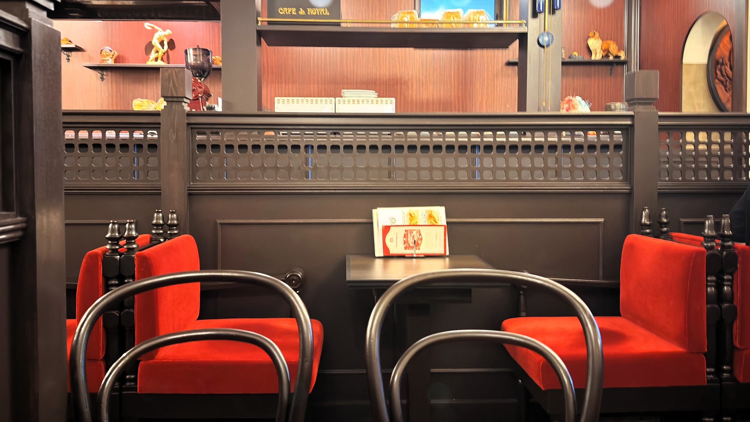 ローヤル珈琲店 本店_テーブル席