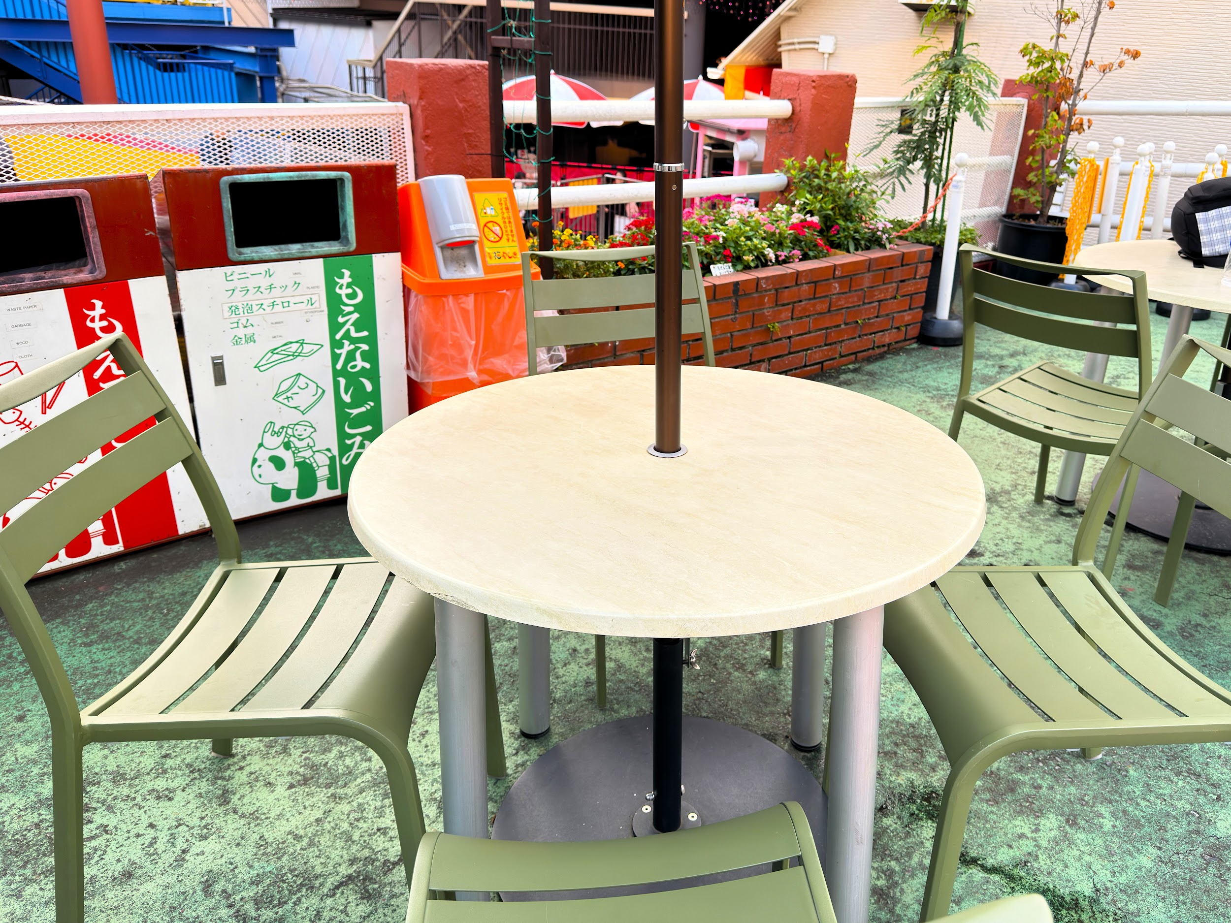 浅草 花やしき_テーブルと椅子