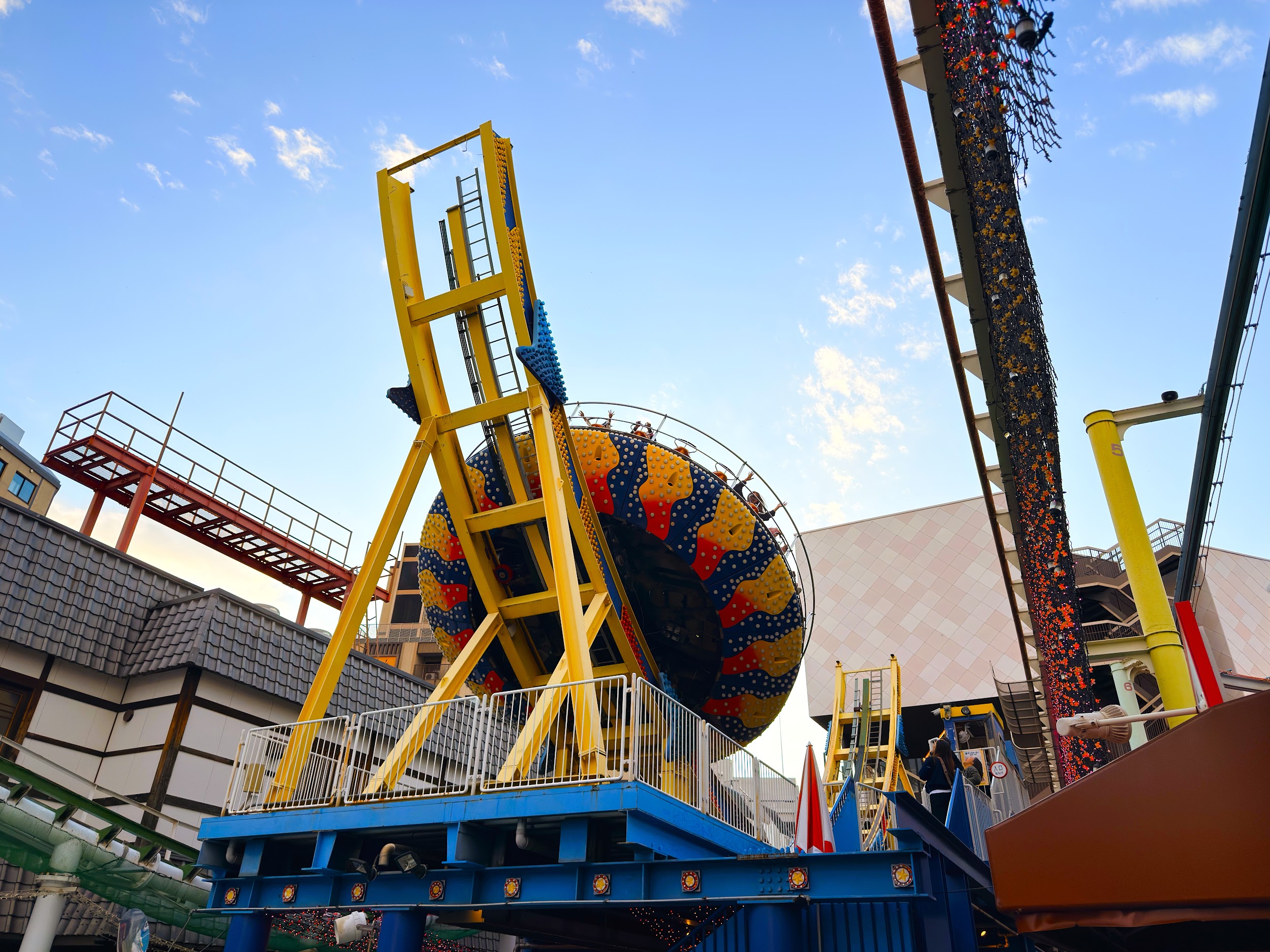 浅草 花やしき_絶叫系アトラクション「ディスク・オー」