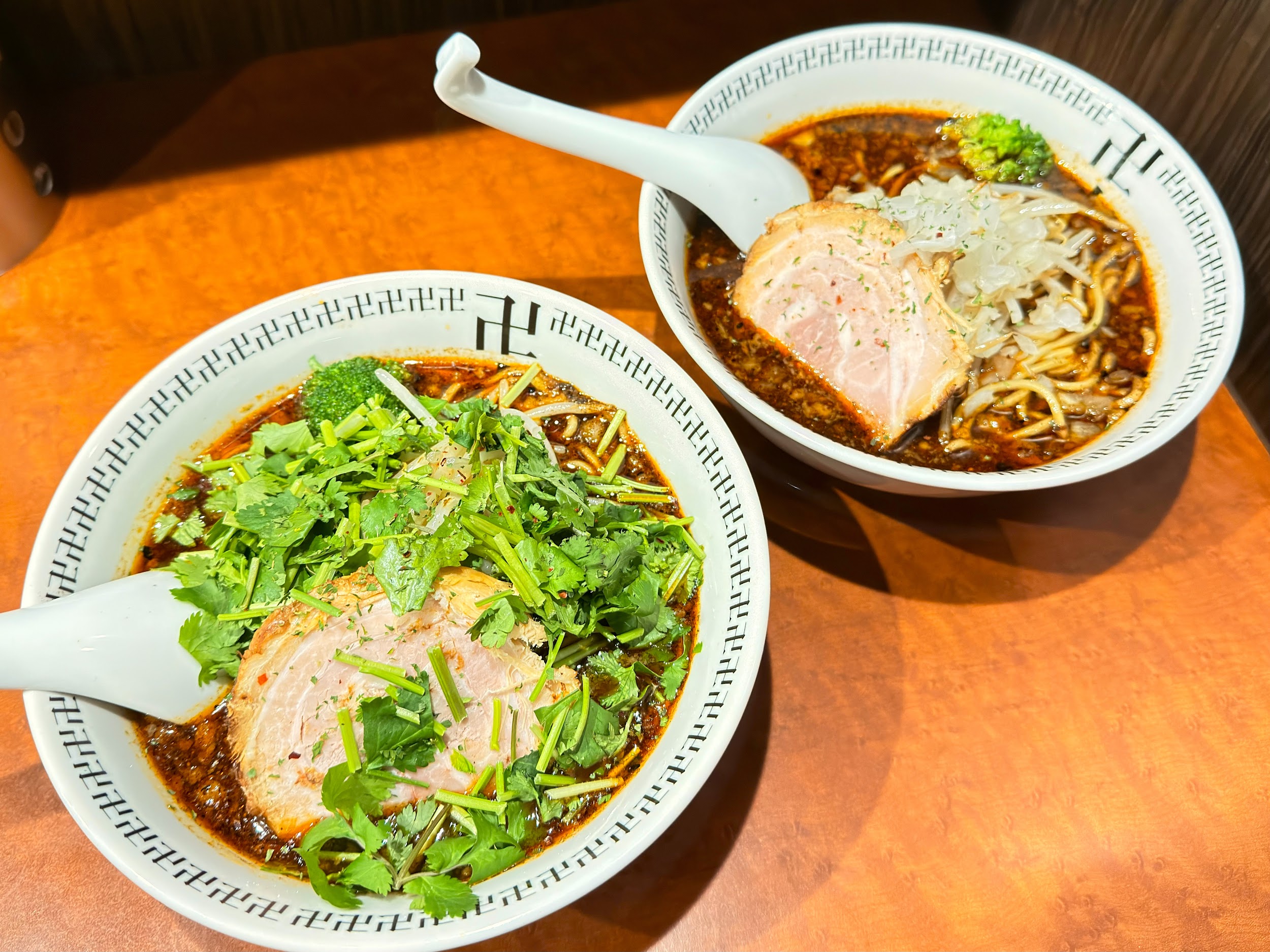 スパイス・ラー麺 卍力 秋葉原店_「スパイス・パクチーラー麺」と「スパイス・ラー麺」