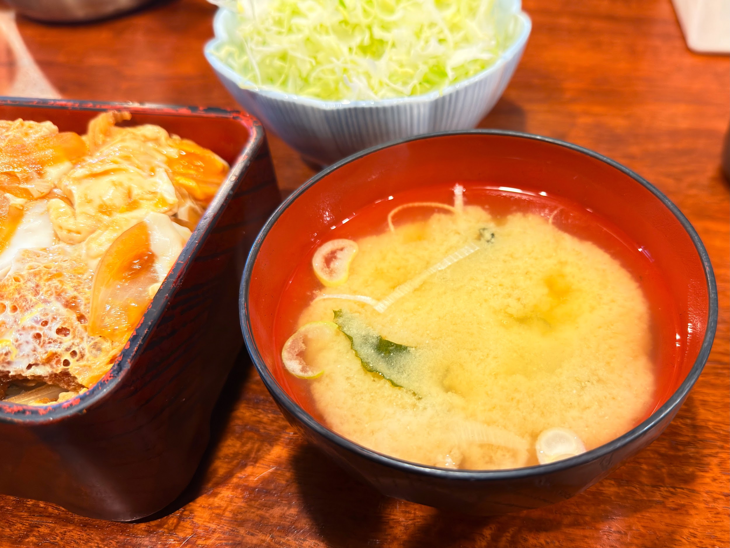 かつ進 三組坂下外神田店_味噌汁