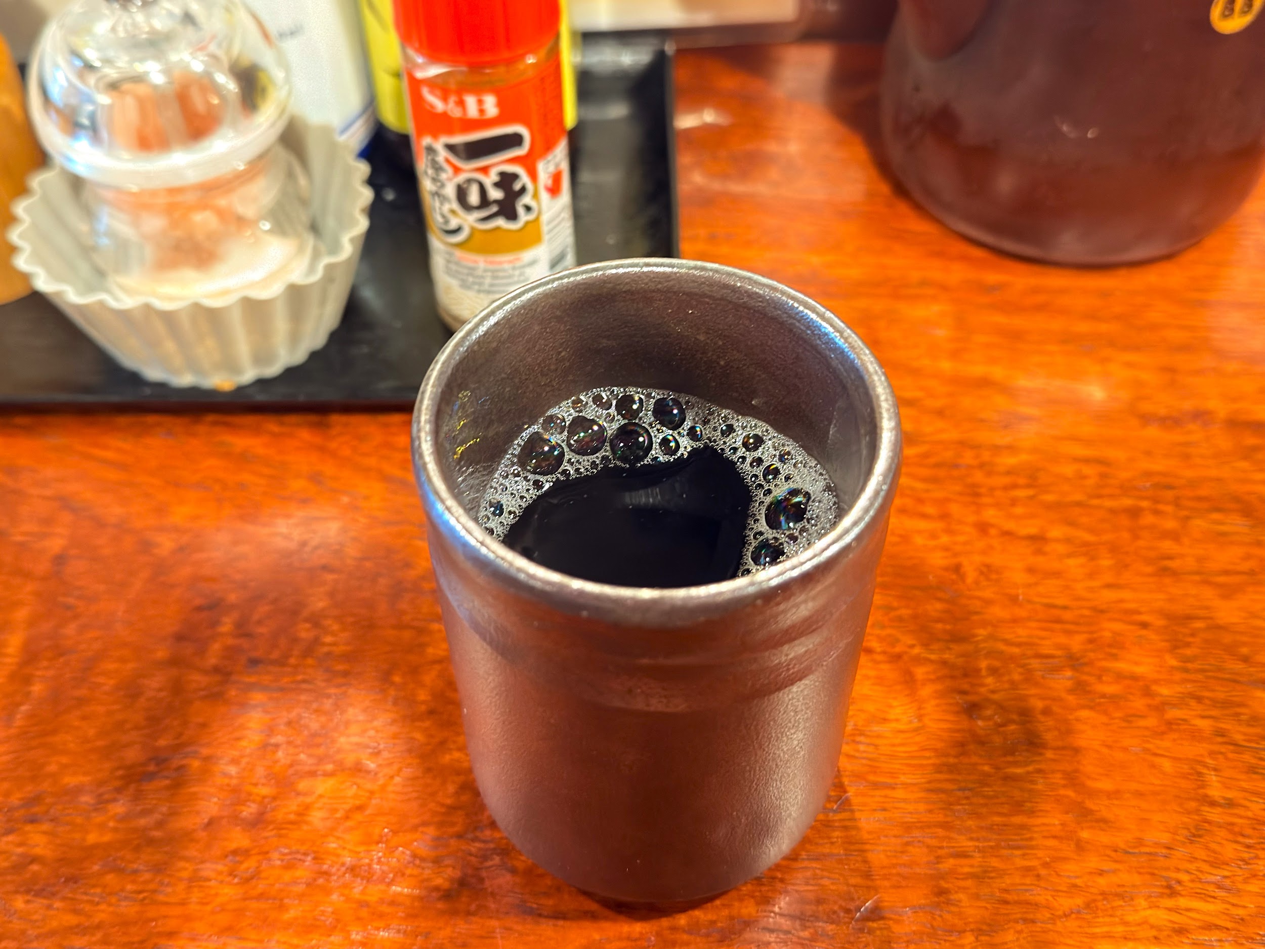 かつ進 三組坂下外神田店_温かい麦茶