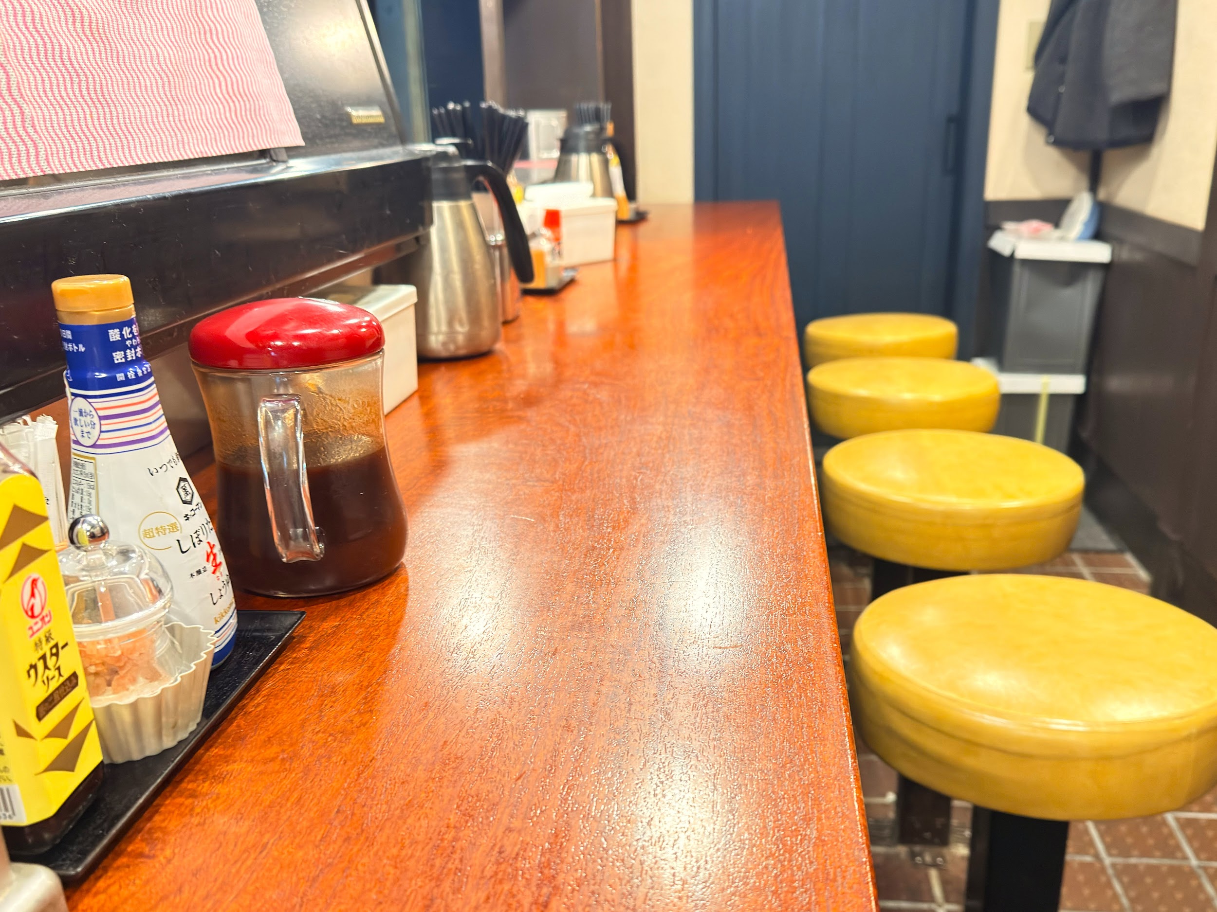 かつ進 三組坂下外神田店_カウンター席