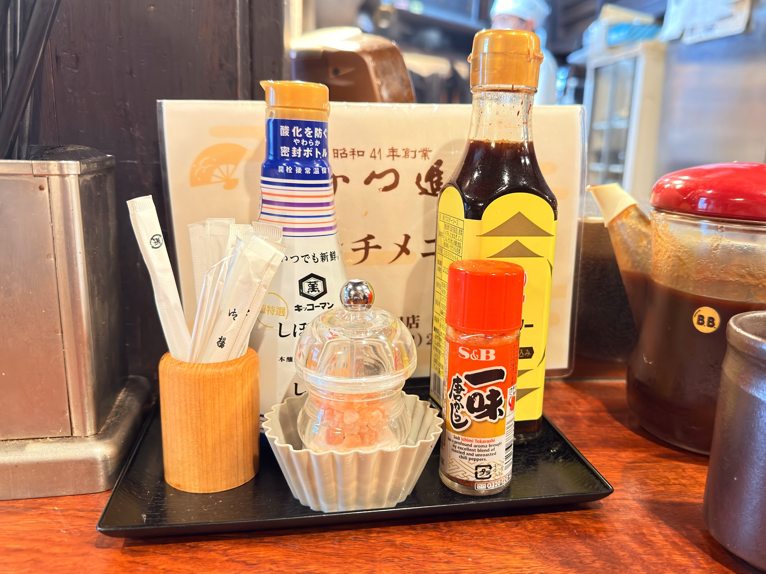 かつ進 三組坂下外神田店_卓上調味料