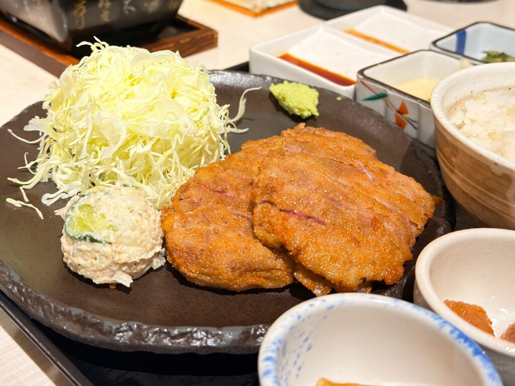 浅草 牛かつ_牛かつ定食 かつ1.5枚(195g)
