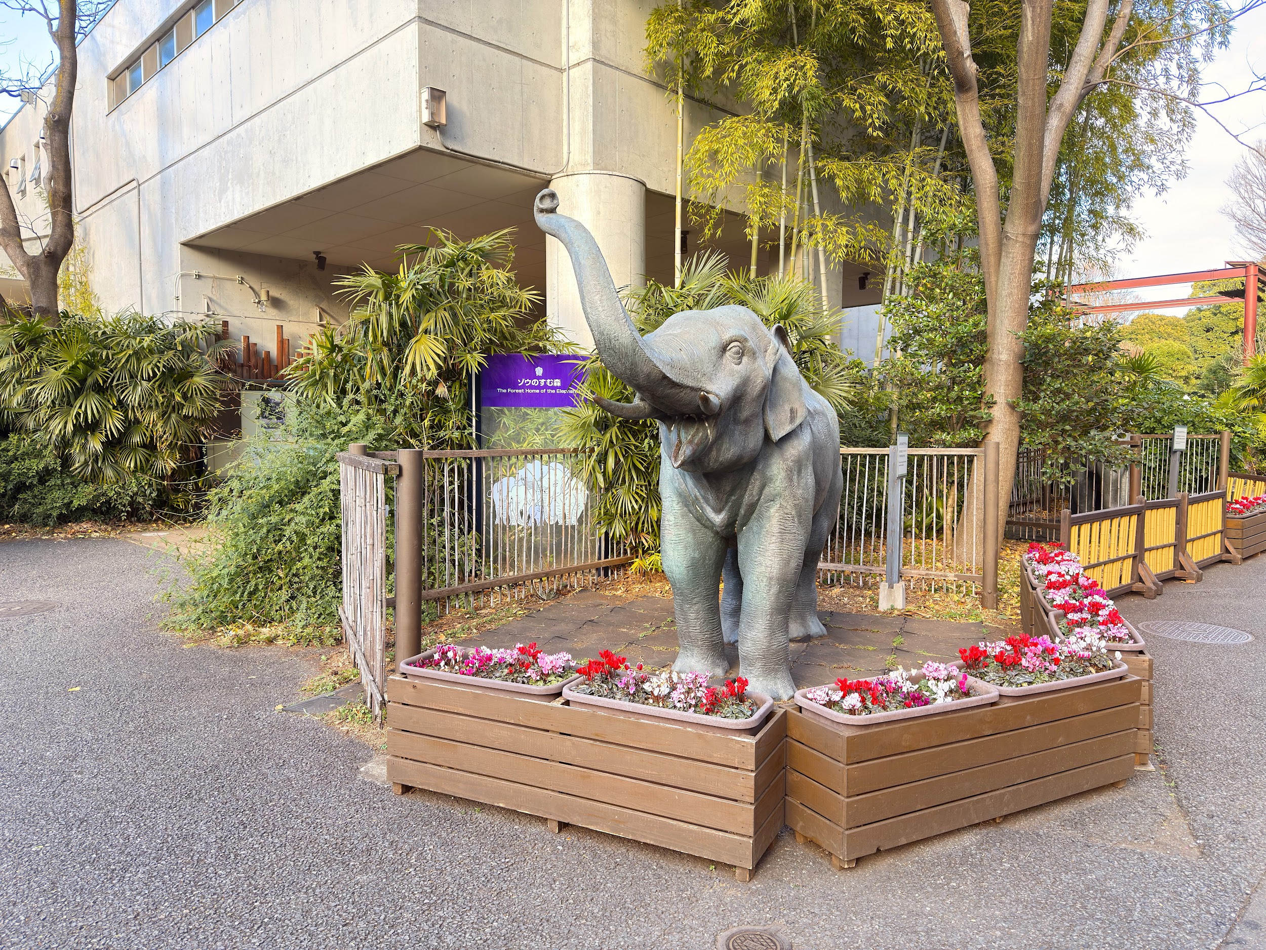 上野動物園_ゾウのオブジェ