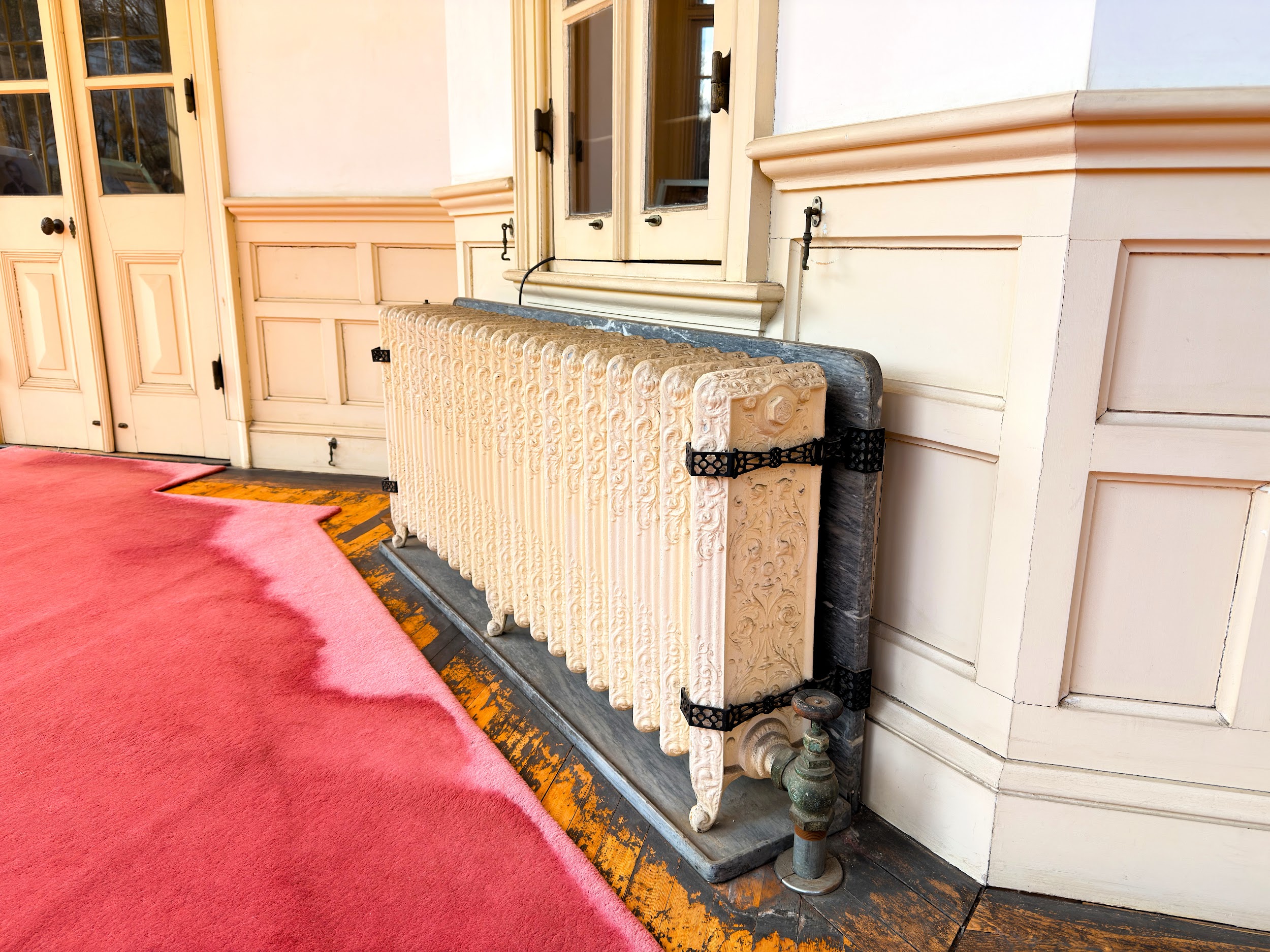 旧岩崎邸庭園_暖房機器