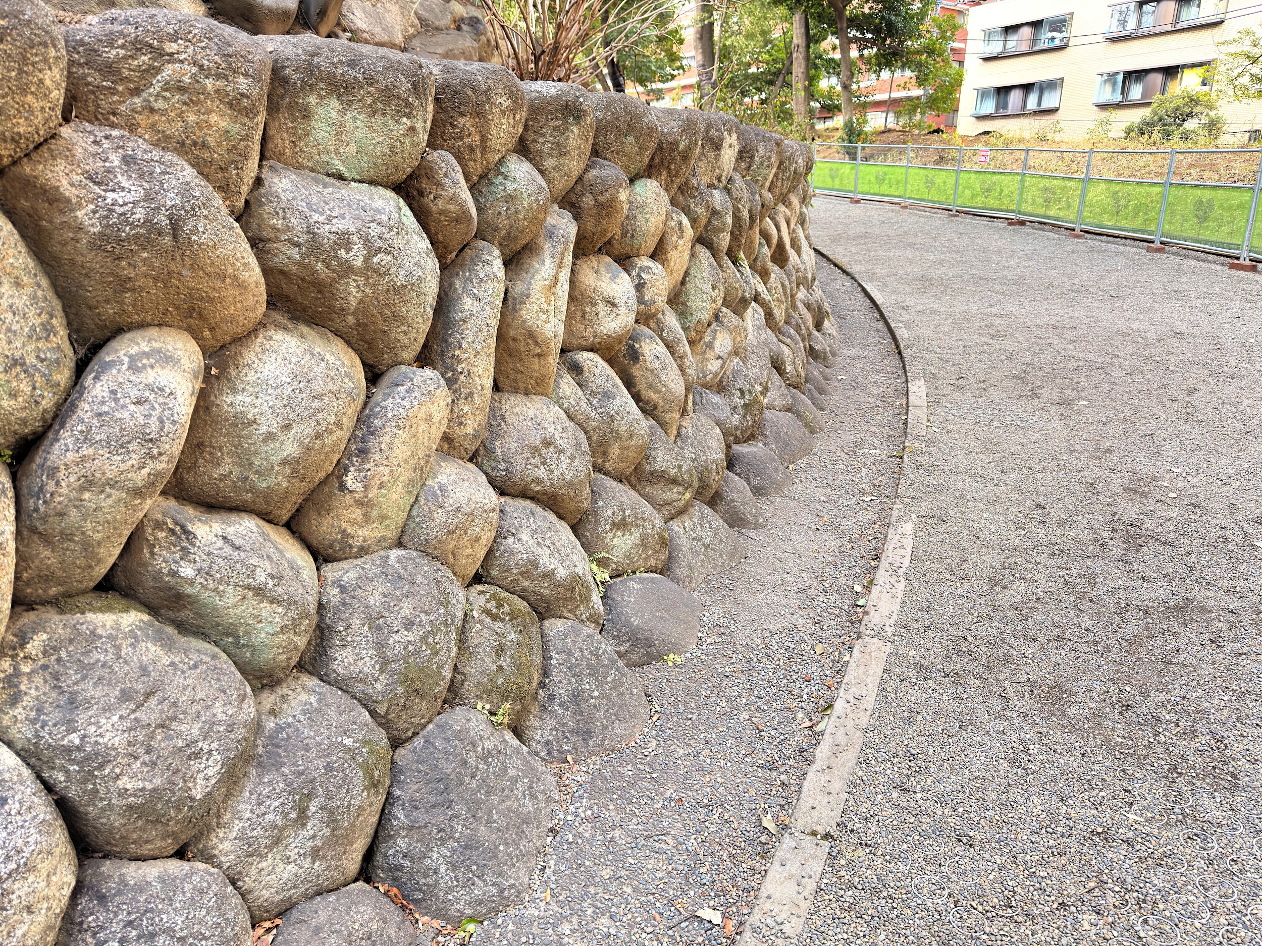旧岩崎邸庭園_煉瓦塀