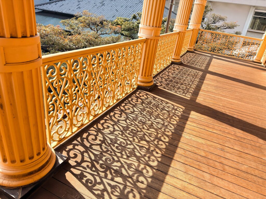 旧岩崎邸庭園_2階のベランダ