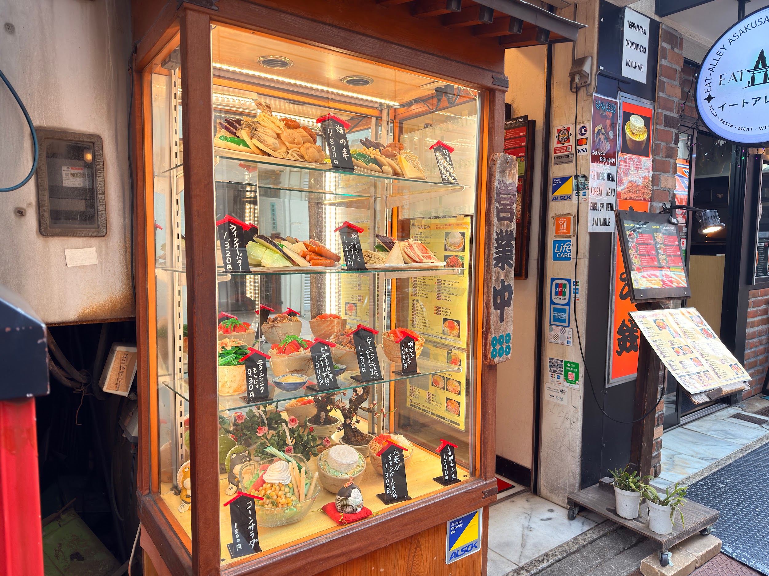 六文銭 本店_ショーケース