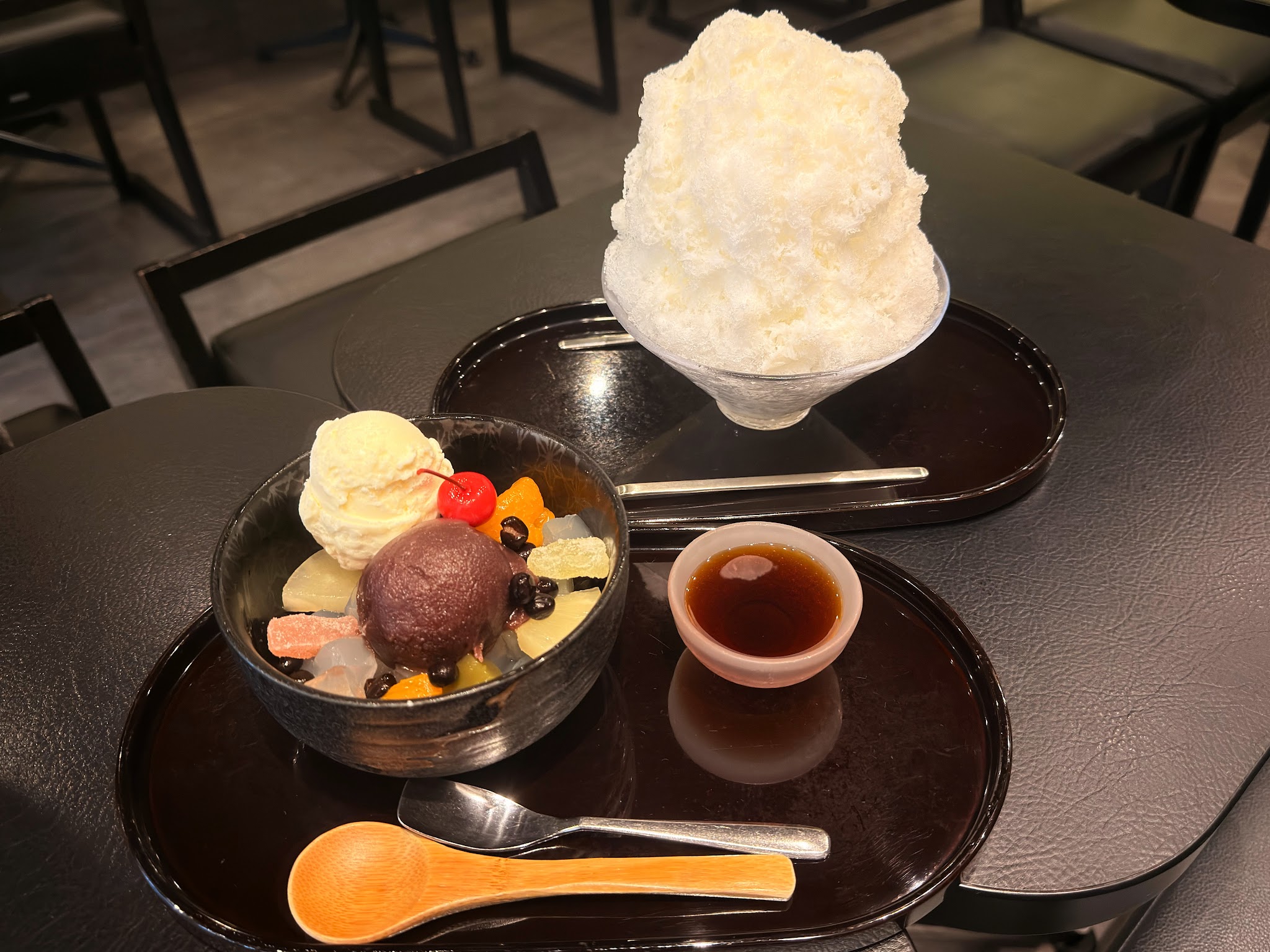 浅草 いづ美_「クリームあんみつ」と「氷ミルク」